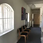 לינה וארוחת בוקר Den Gamle Arrest