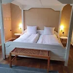 Bed and Breakfast Den Gamle Arrest 3*