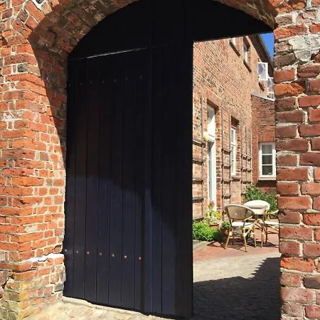 Den Gamle Arrest Bed & Breakfast