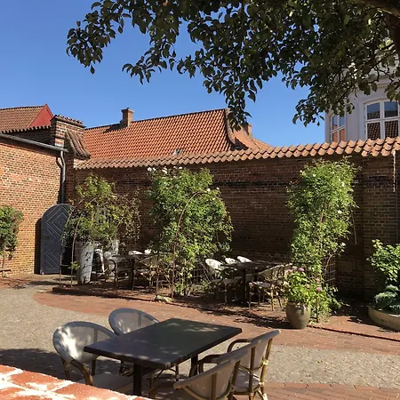 Den Gamle Arrest Nocleg ze śniadaniem 3*