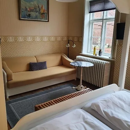 Den Gamle Arrest Bed & Breakfast 3*