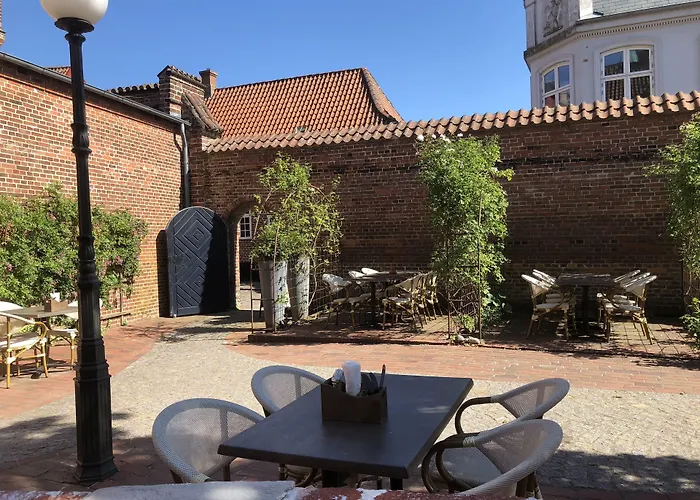 登亚姆勒阿莱斯特酒店 3*